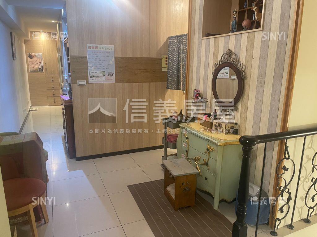 小港名發新境金店面房屋室內格局與周邊環境