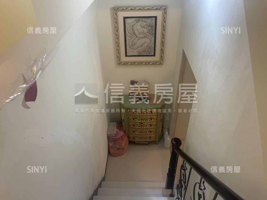 小港名發新境金店面房屋室內格局與周邊環境