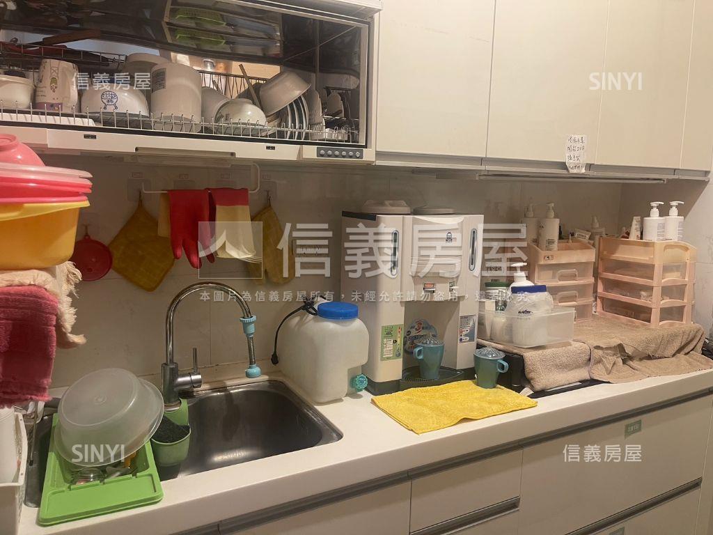 小港名發新境金店面房屋室內格局與周邊環境