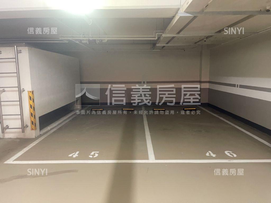 小港名發新境金店面房屋室內格局與周邊環境