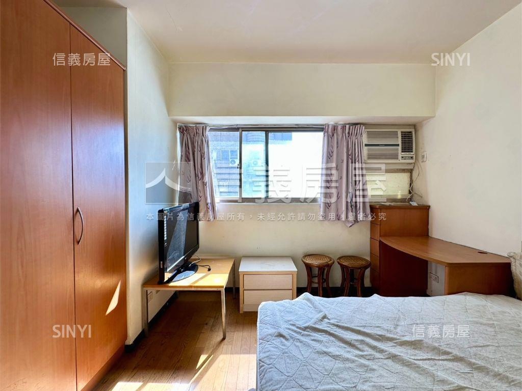 捷運龍鳳會電梯三房車位房屋室內格局與周邊環境