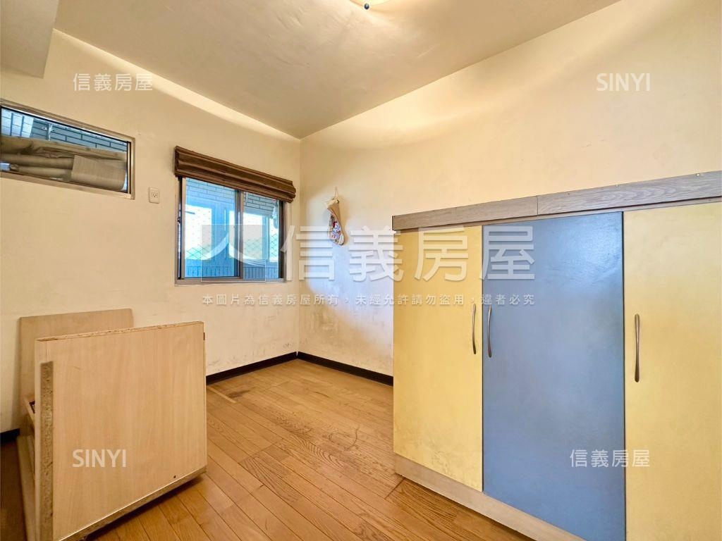 捷運龍鳳會電梯三房車位房屋室內格局與周邊環境