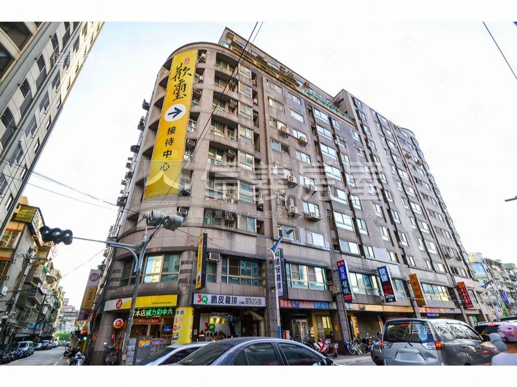 捷運龍鳳會電梯三房車位房屋室內格局與周邊環境