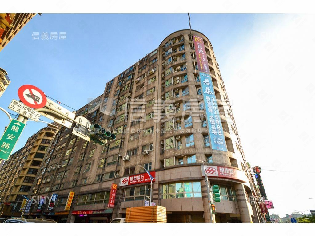 捷運龍鳳會電梯三房車位房屋室內格局與周邊環境