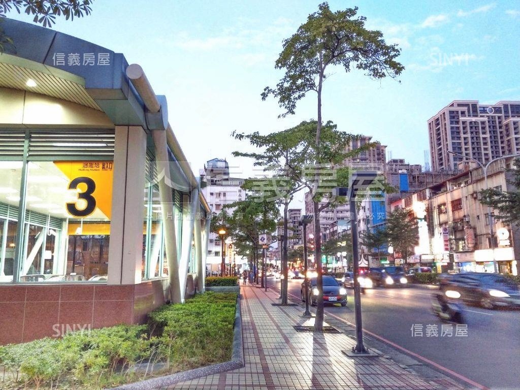 捷運龍鳳會電梯三房車位房屋室內格局與周邊環境