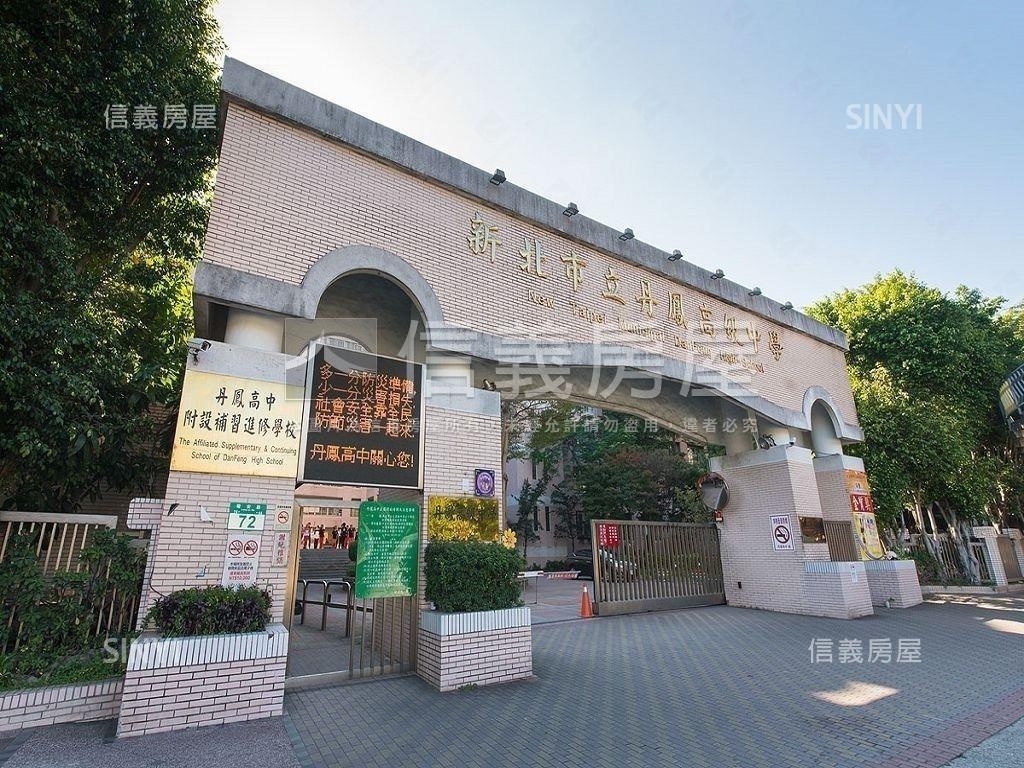 捷運龍鳳會電梯三房車位房屋室內格局與周邊環境