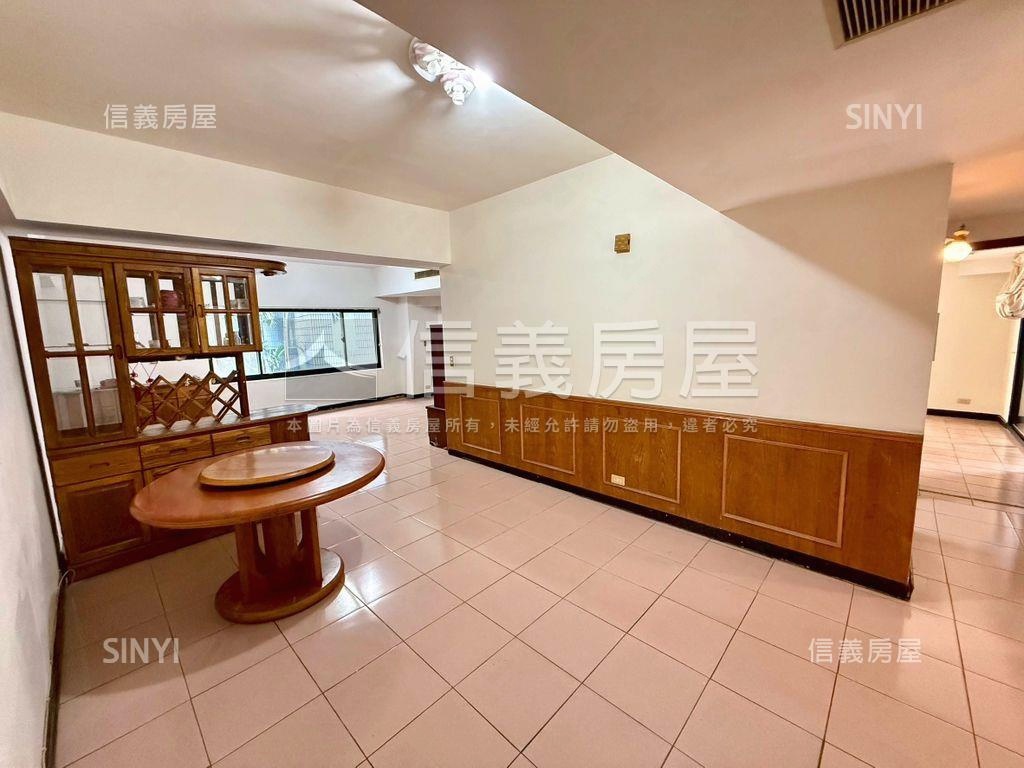 可看仁愛林蔭帝景天廈名邸房屋室內格局與周邊環境