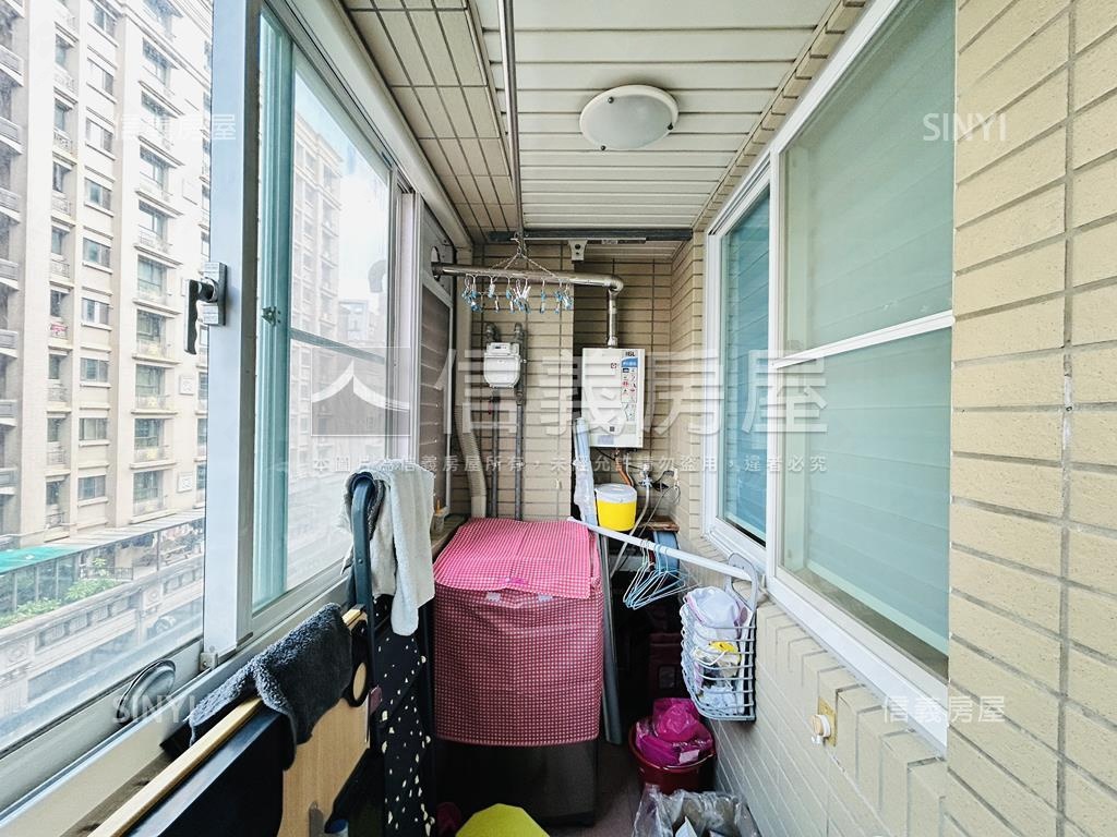 重劃區。臻藏四房車位房屋室內格局與周邊環境