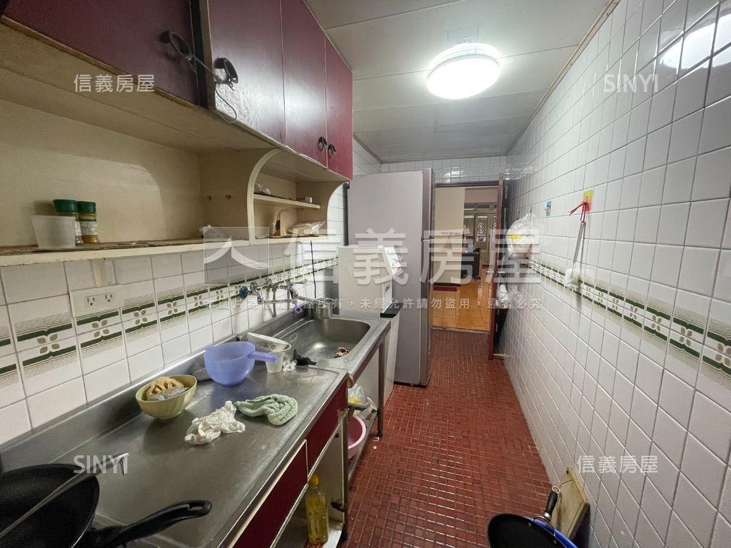 國泰建設二中四房首購看這房屋室內格局與周邊環境