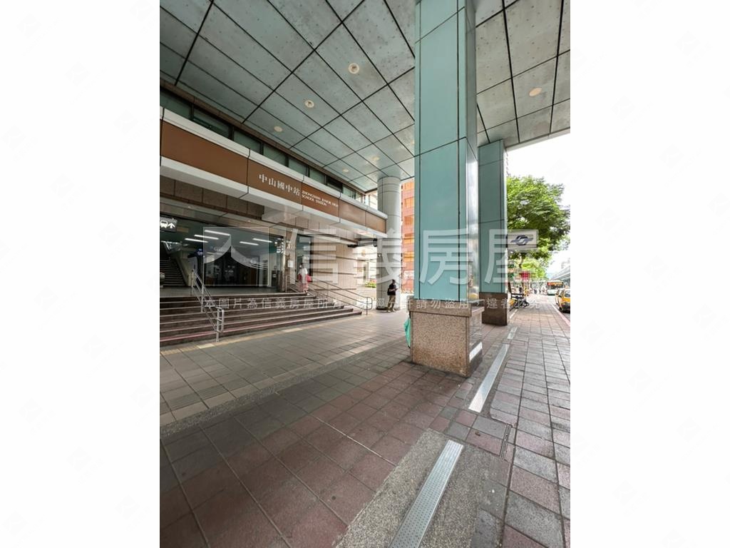 伊邸精品二房坡平車位房屋室內格局與周邊環境