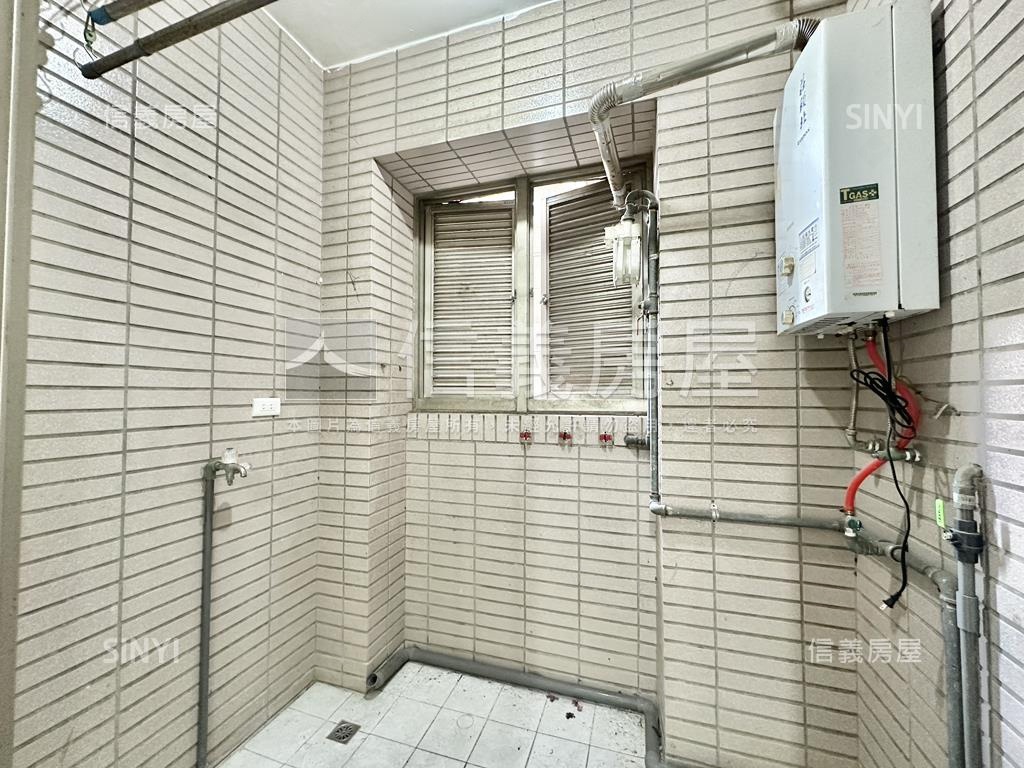 近商場環境宜居３房雙車位房屋室內格局與周邊環境