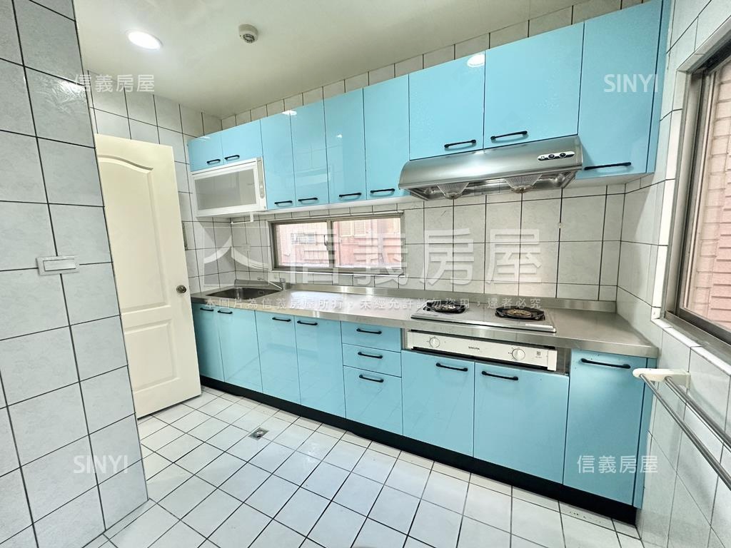 近商場環境宜居３房雙車位房屋室內格局與周邊環境