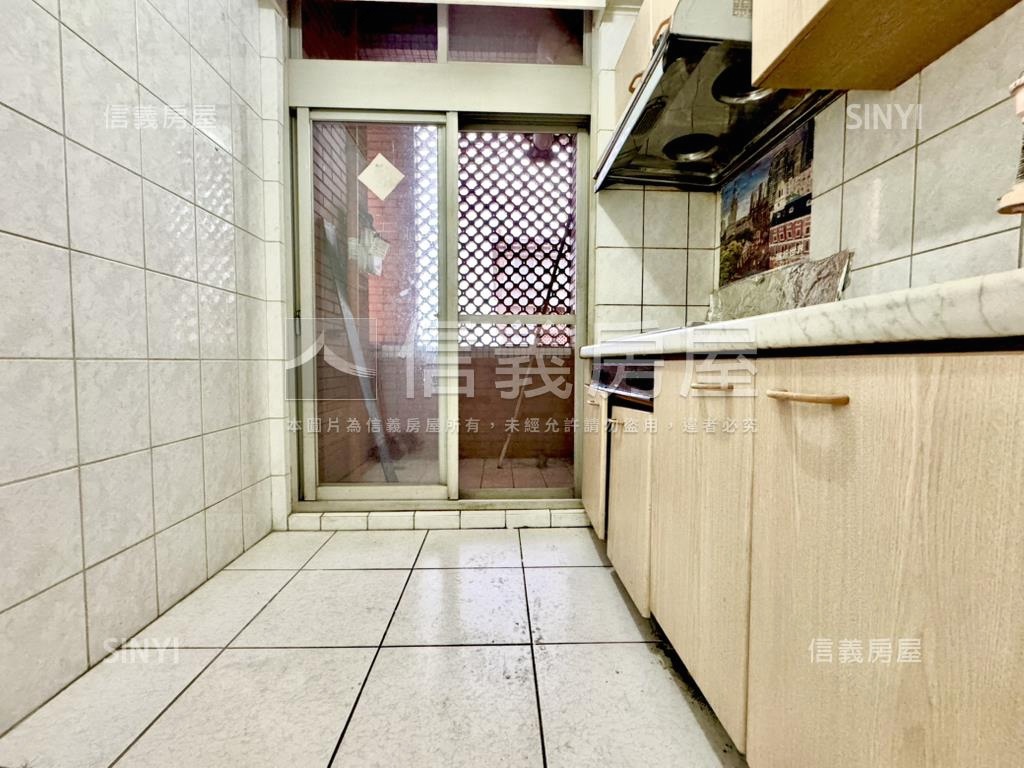 工學商圈２房１室尬平車房屋室內格局與周邊環境