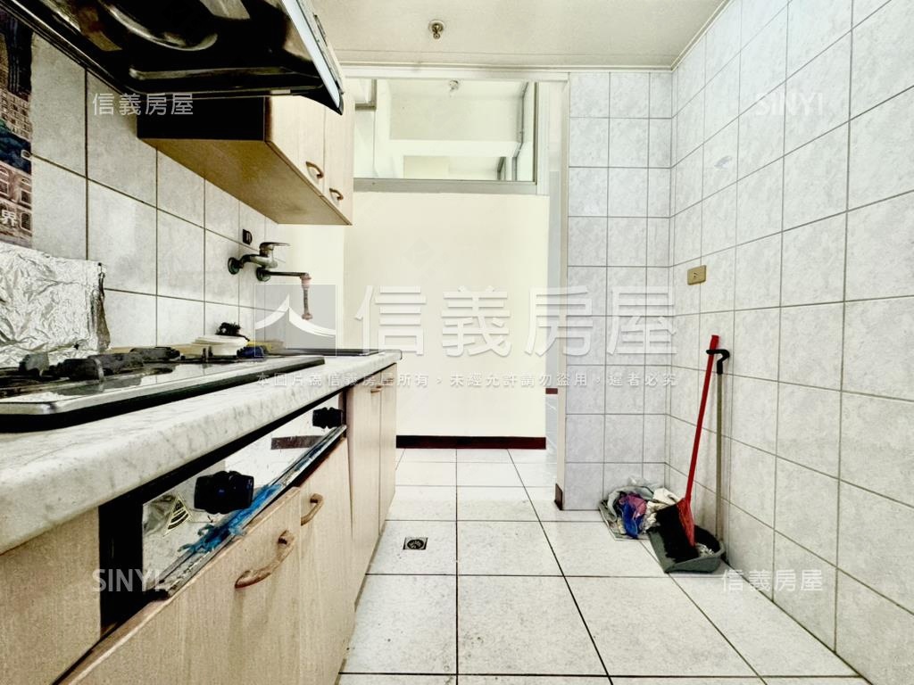 工學商圈２房１室尬平車房屋室內格局與周邊環境