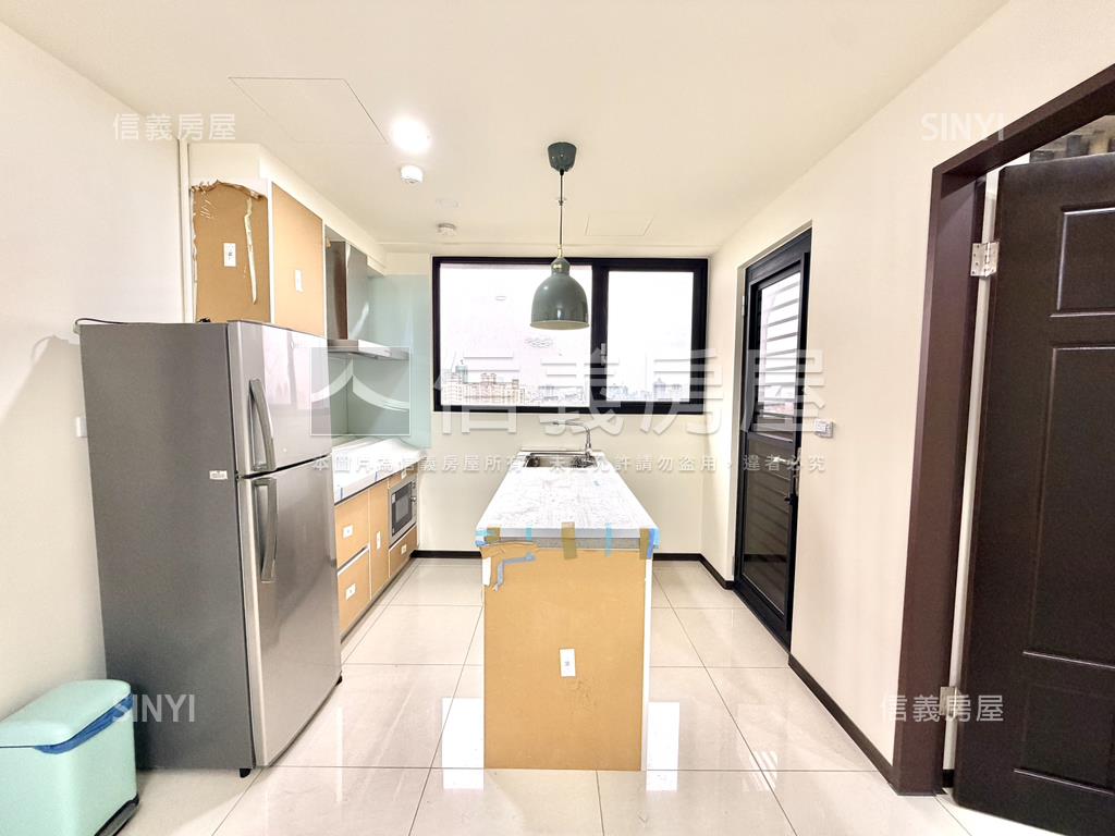 近宋屋國小澐鋒３房車位房屋室內格局與周邊環境