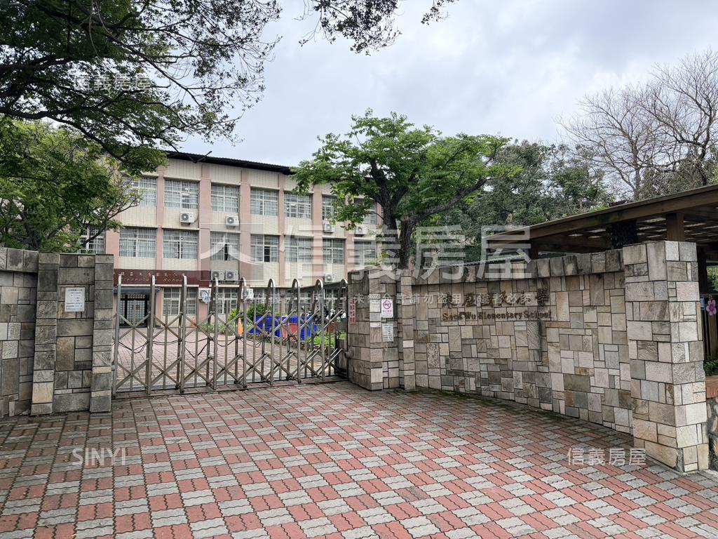 近宋屋國小澐鋒３房車位房屋室內格局與周邊環境