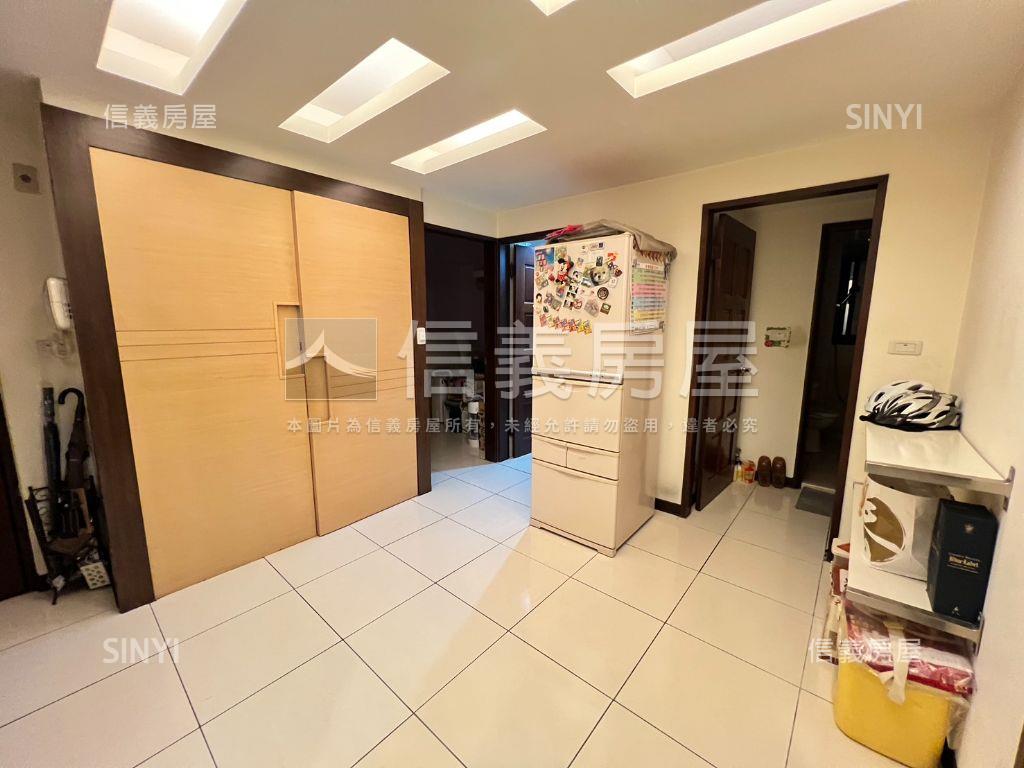 歐洲巴黎朝南三房車位房屋室內格局與周邊環境