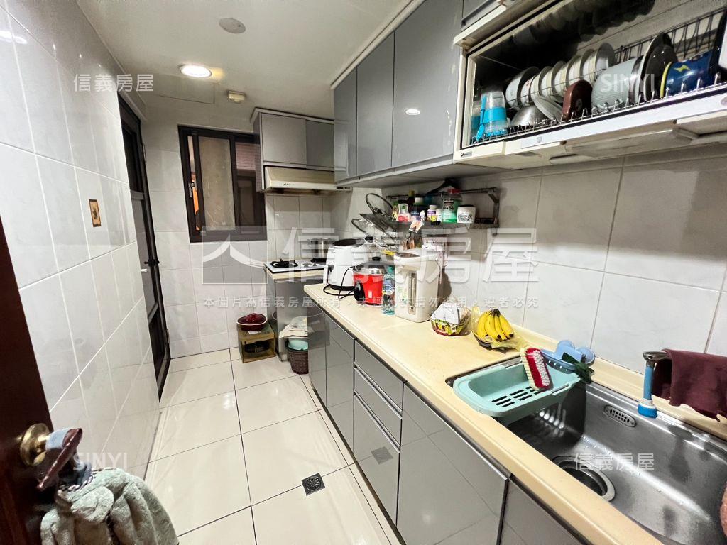 歐洲巴黎朝南三房車位房屋室內格局與周邊環境