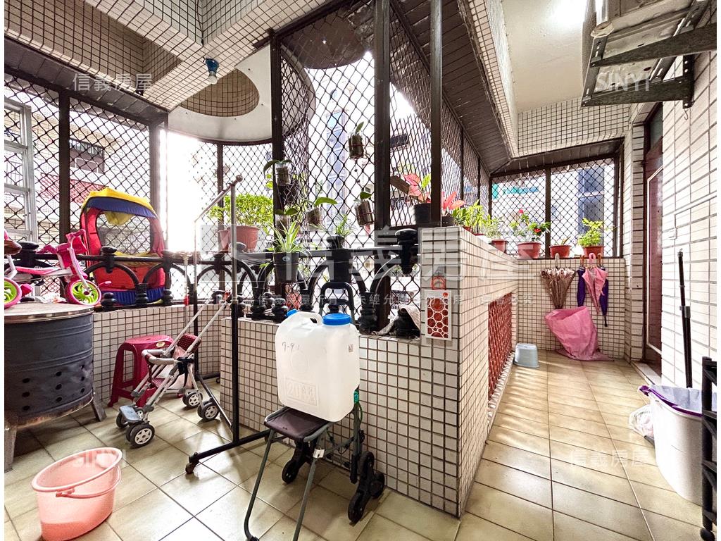 近市府四房平車房屋室內格局與周邊環境