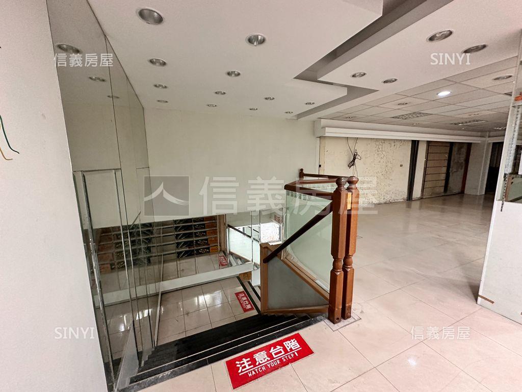 中原夜市－連鎖角窗金店面房屋室內格局與周邊環境