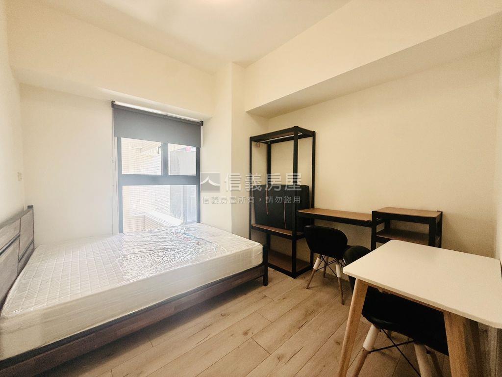 前金捷運輕屋齡２房美宅房屋室內格局與周邊環境