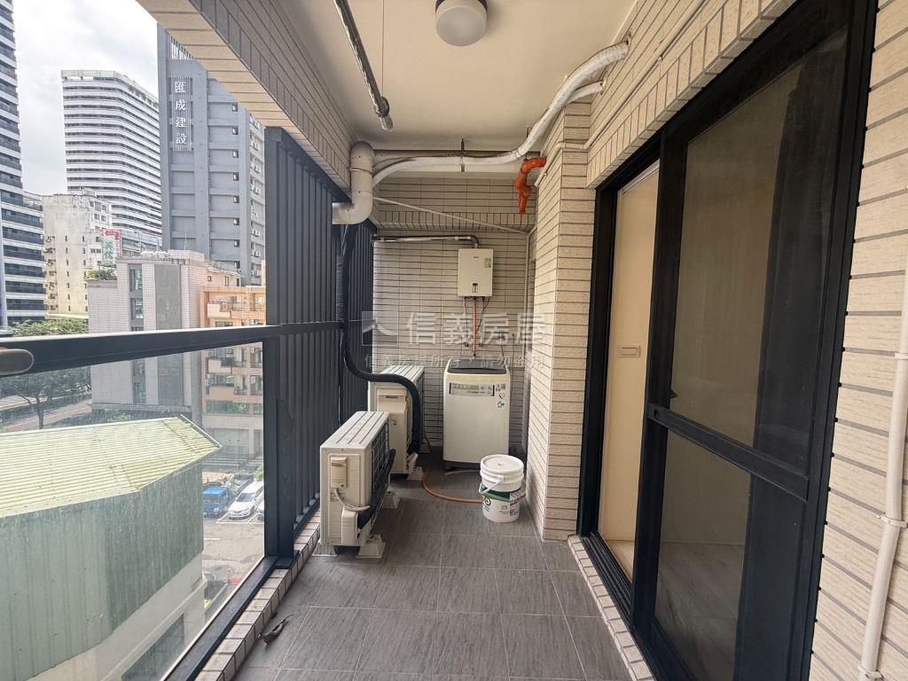前金捷運輕屋齡２房美宅房屋室內格局與周邊環境