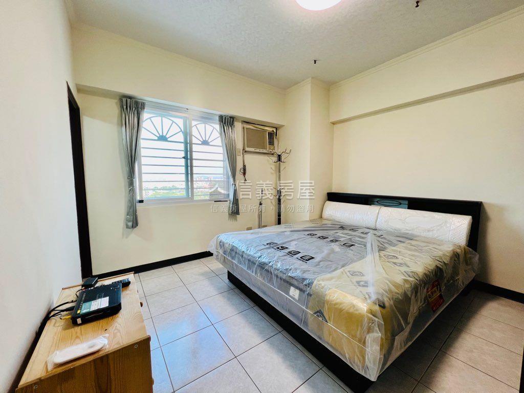 遠眺湖景美三房平車房屋室內格局與周邊環境