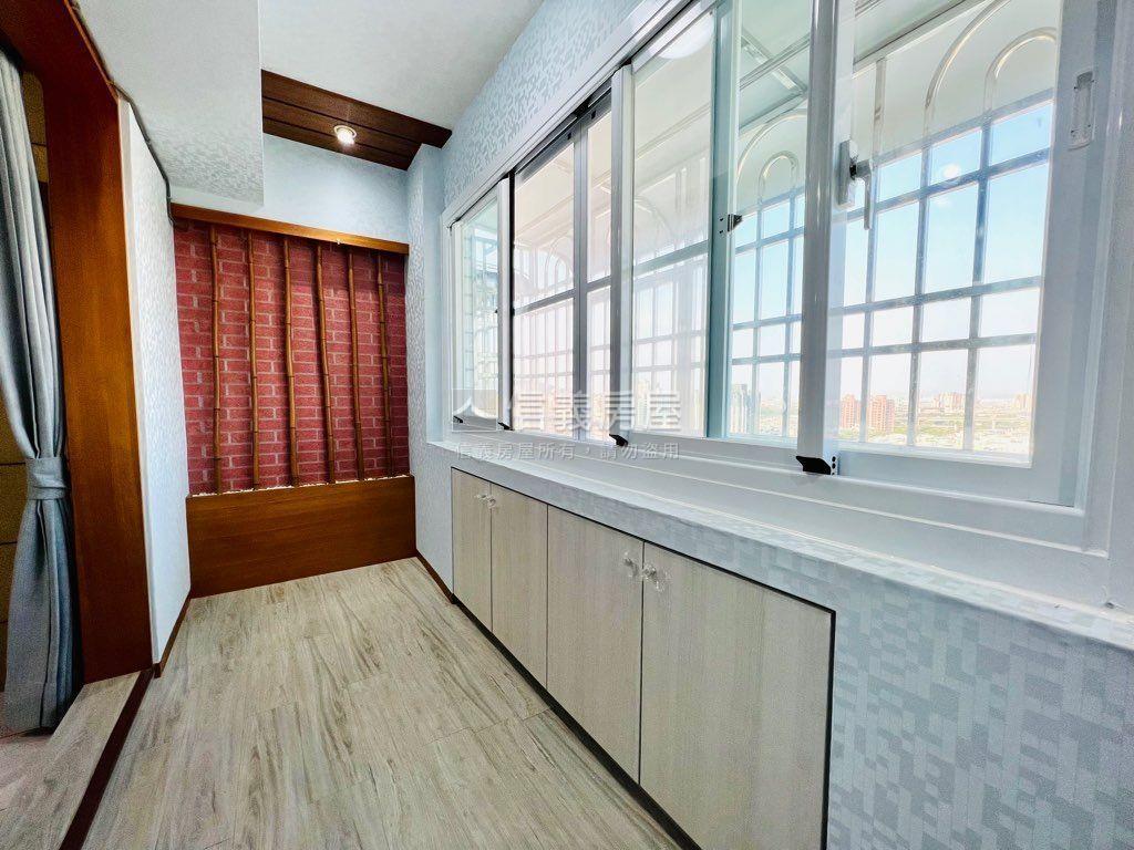 遠眺湖景美三房平車房屋室內格局與周邊環境