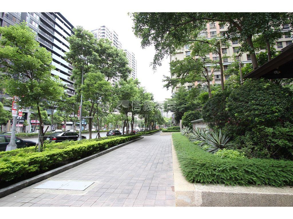 皇翔四季會館車位房屋室內格局與周邊環境