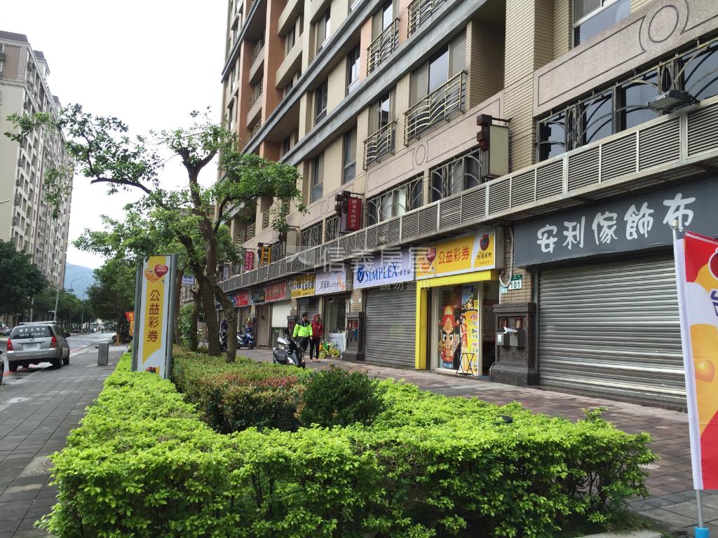 皇翔四季會館車位房屋室內格局與周邊環境