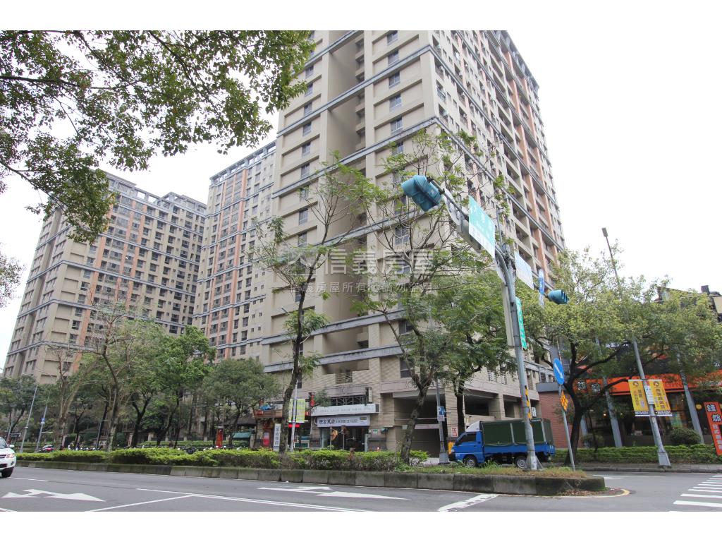 皇翔四季會館車位房屋室內格局與周邊環境