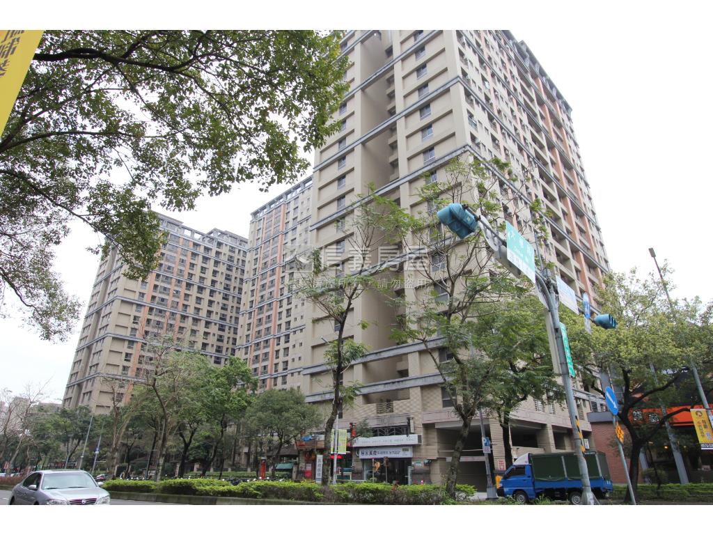 皇翔四季會館車位房屋室內格局與周邊環境