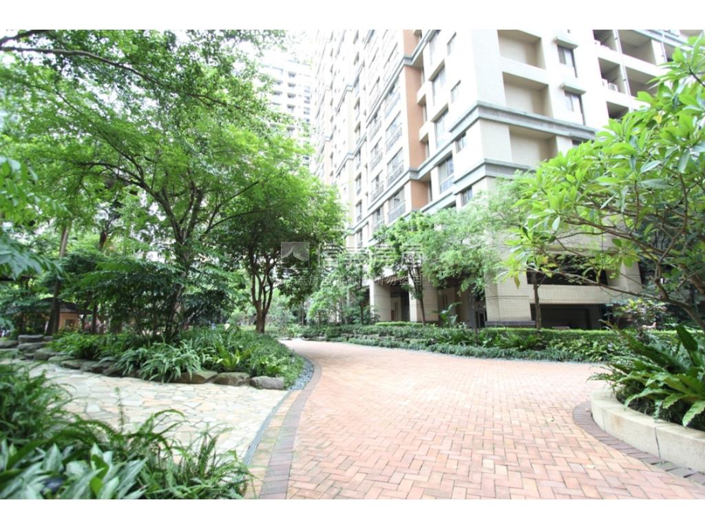 皇翔四季會館車位房屋室內格局與周邊環境