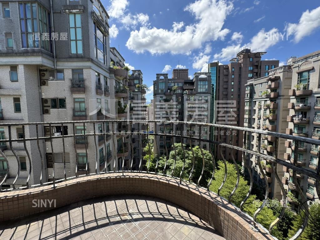 閱讀歐洲高樓面中庭房屋室內格局與周邊環境