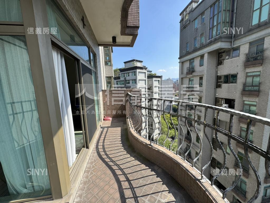 閱讀歐洲高樓面中庭房屋室內格局與周邊環境