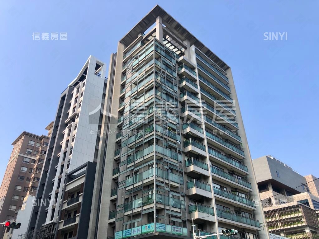 遠百旁頂樓視野稀有戶房屋室內格局與周邊環境