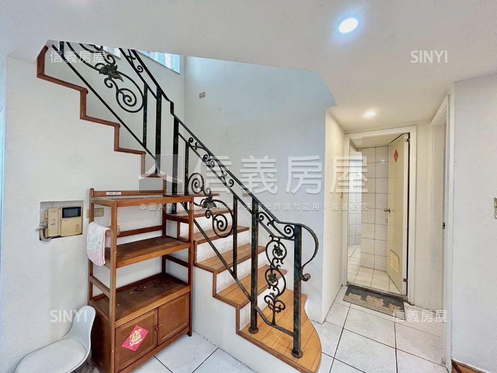 武陵中正樓中樓有車位房屋室內格局與周邊環境