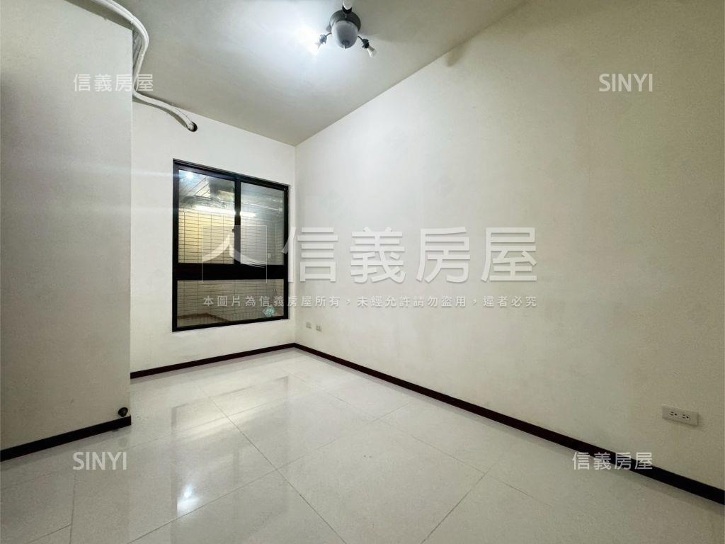 首耀璀璨四房帶車位房屋室內格局與周邊環境