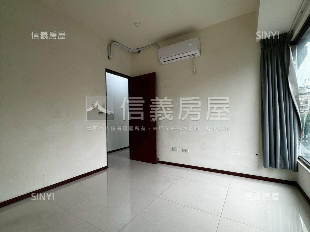 首耀璀璨四房帶車位房屋室內格局與周邊環境