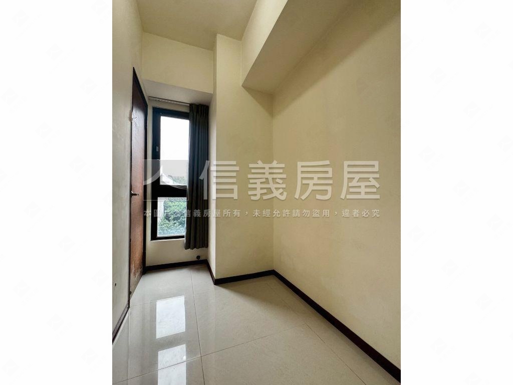 首耀璀璨四房帶車位房屋室內格局與周邊環境