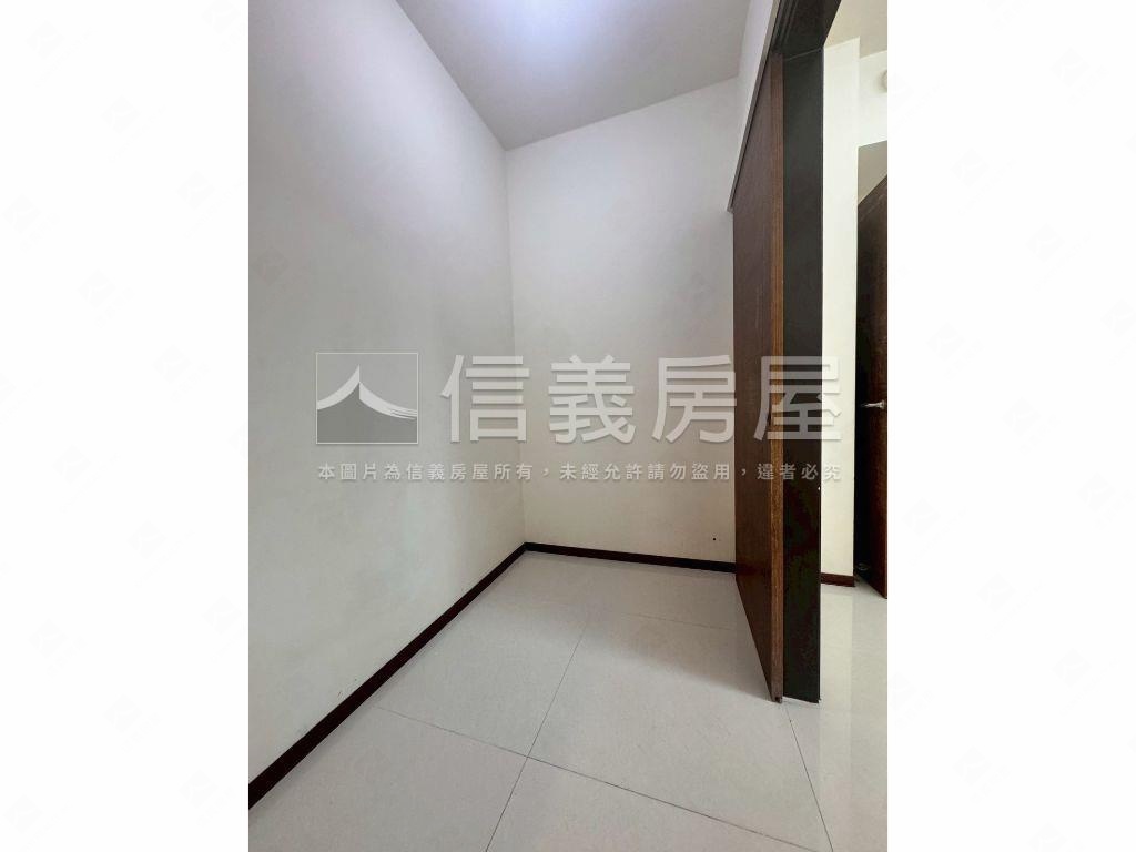 首耀璀璨四房帶車位房屋室內格局與周邊環境