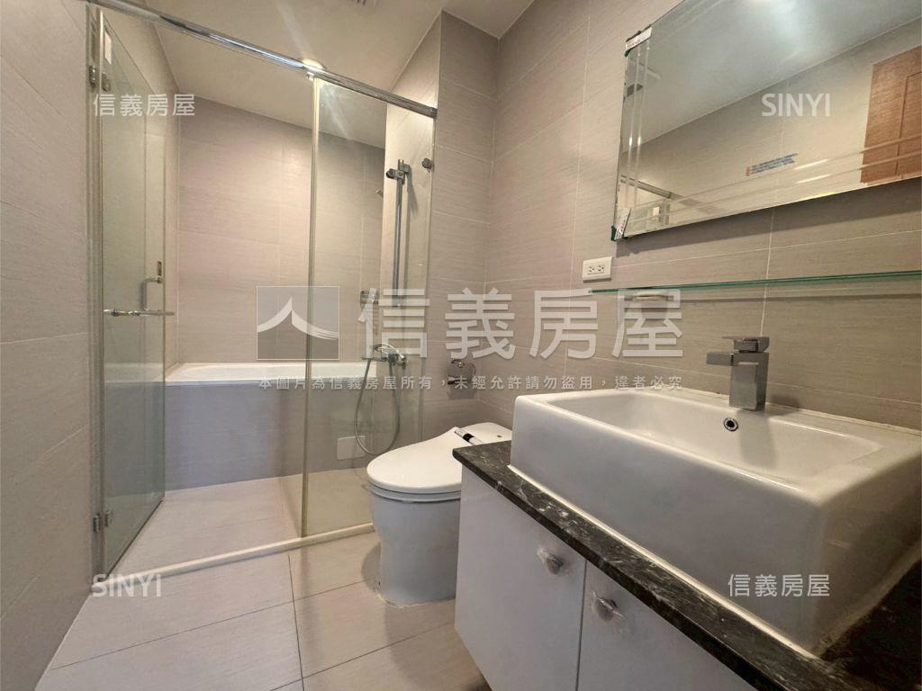 首耀璀璨四房帶車位房屋室內格局與周邊環境