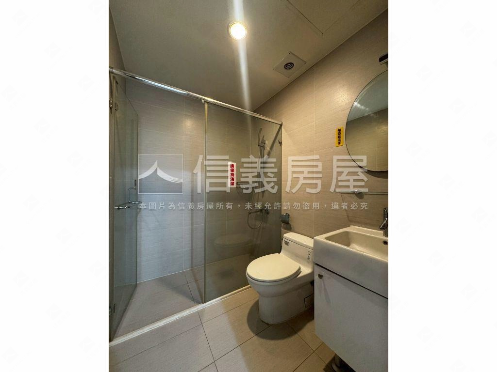 首耀璀璨四房帶車位房屋室內格局與周邊環境