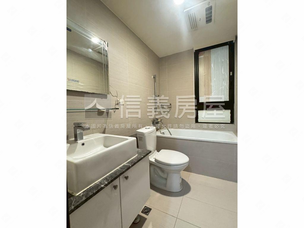 首耀璀璨四房帶車位房屋室內格局與周邊環境