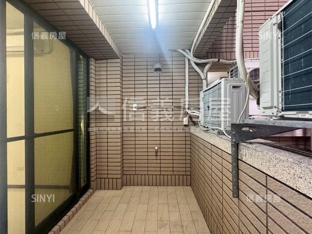 首耀璀璨四房帶車位房屋室內格局與周邊環境