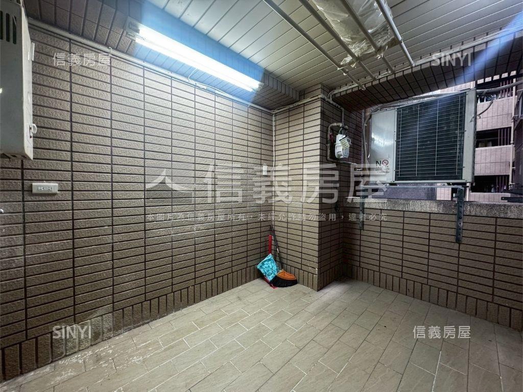 首耀璀璨四房帶車位房屋室內格局與周邊環境