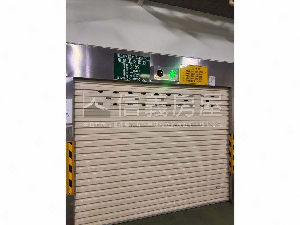 首耀璀璨四房帶車位房屋室內格局與周邊環境