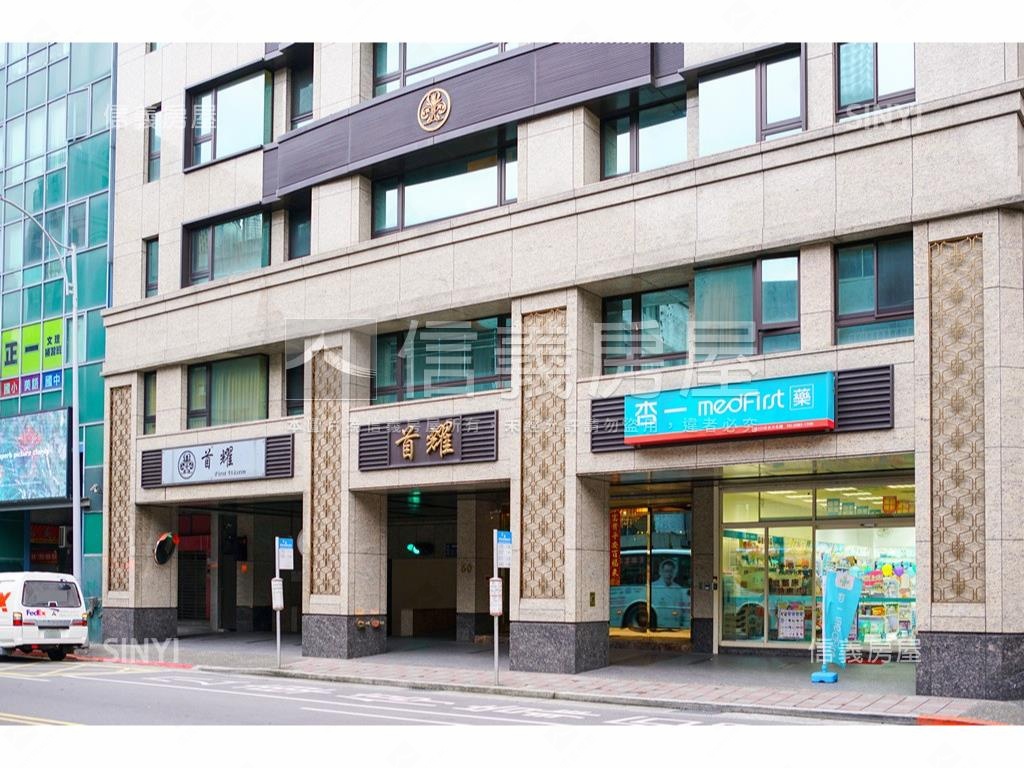 首耀璀璨四房帶車位房屋室內格局與周邊環境