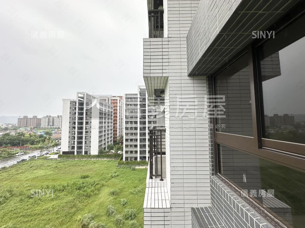 鳳鳴欣苑全新兩房車位房屋室內格局與周邊環境