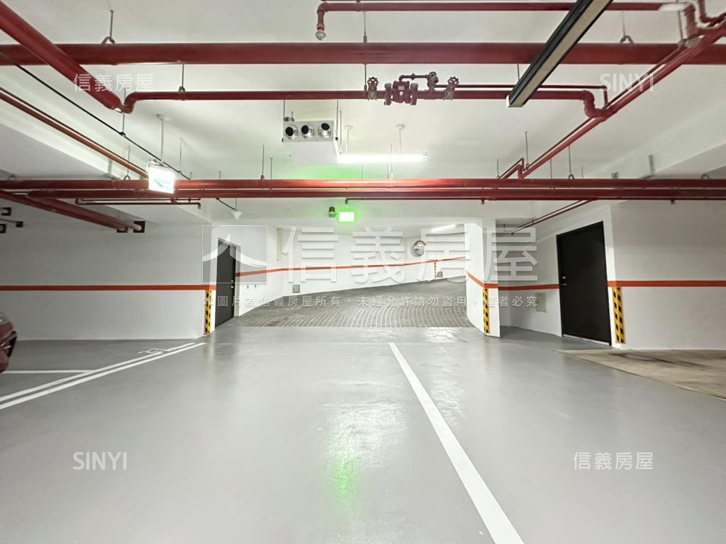 鳳鳴欣苑全新兩房車位房屋室內格局與周邊環境